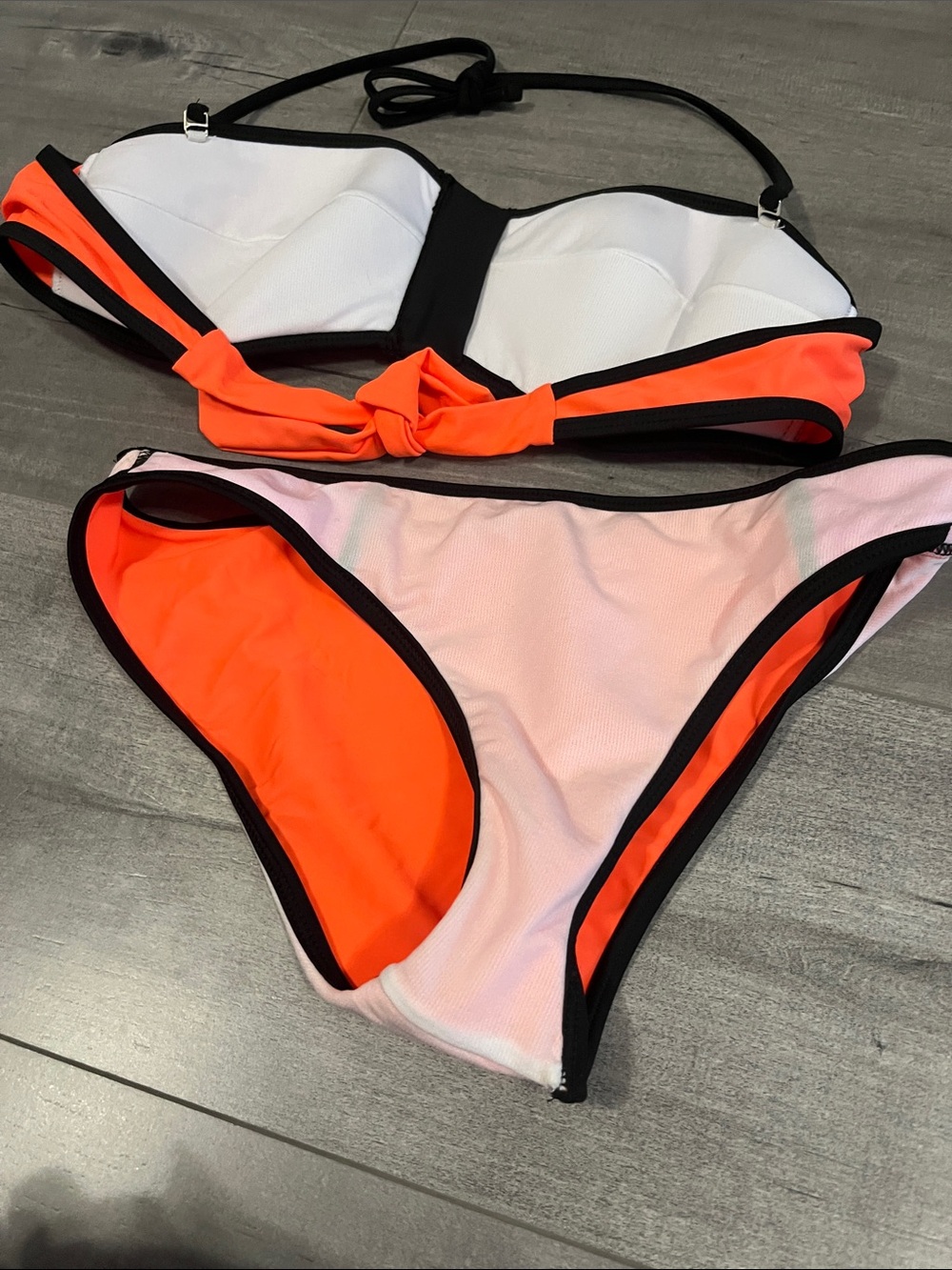 Bikini - Picture 7 of 9